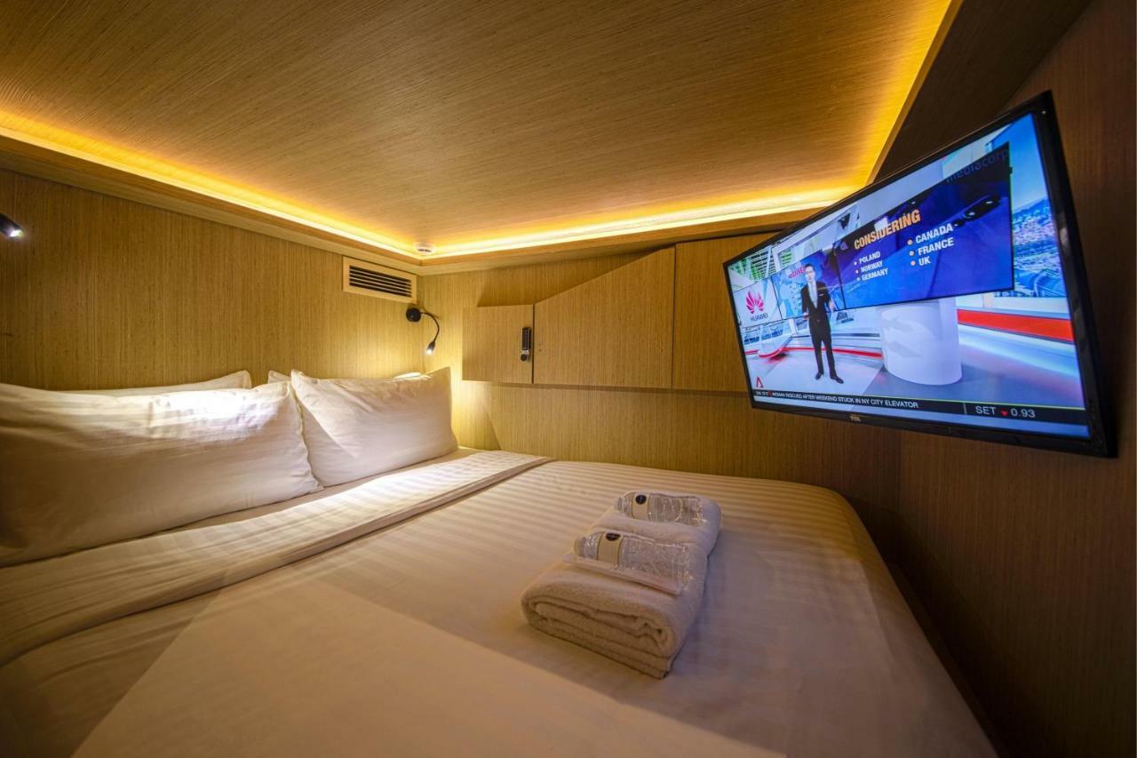 Private Room 2 Queen Capsules