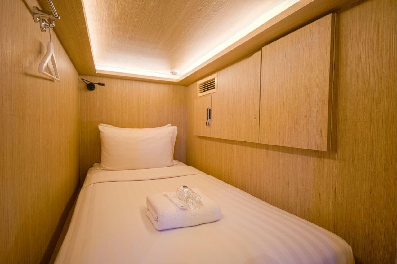 Single Capsule Female Room