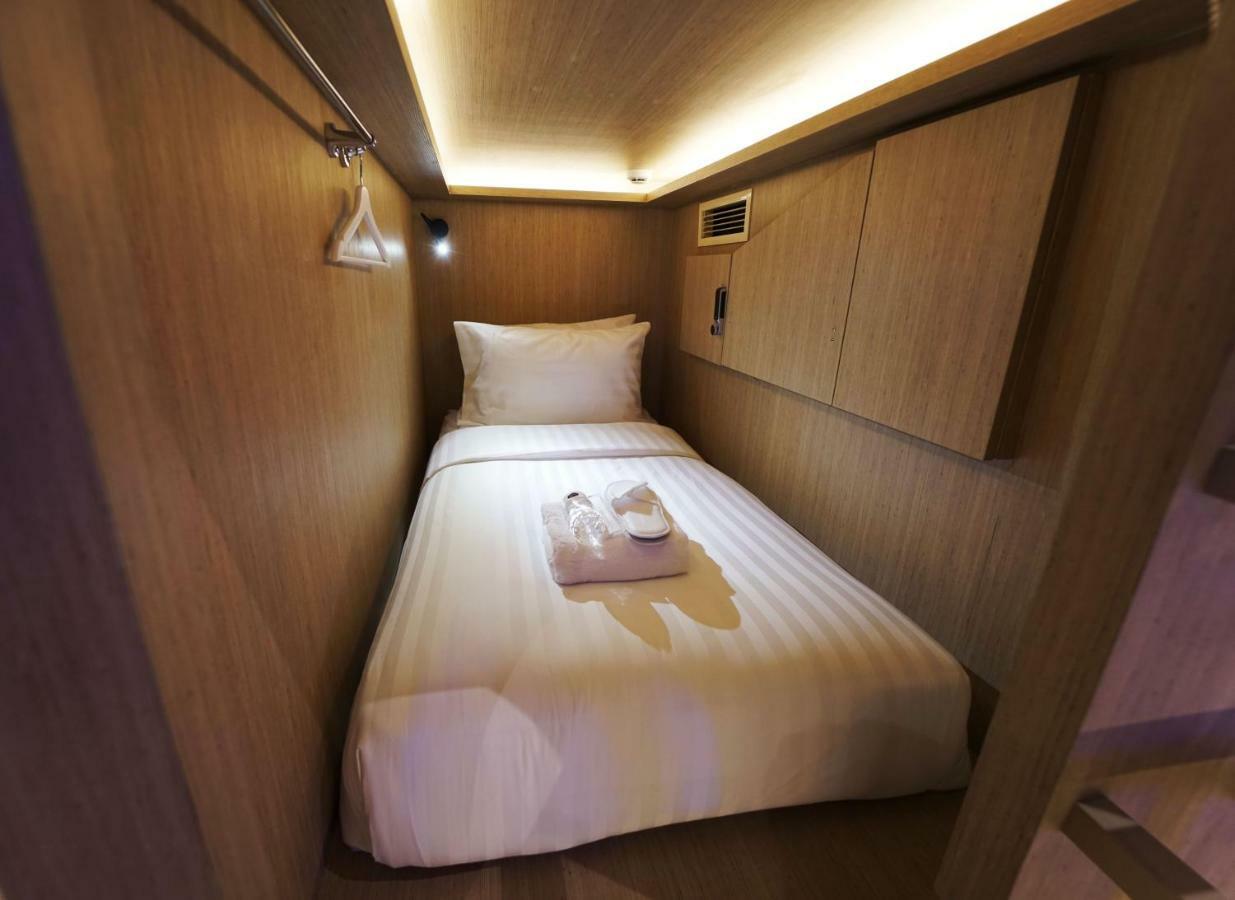 Single Capsule Female Room